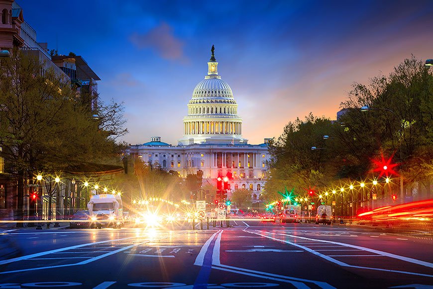 washington dc capitol building at night.