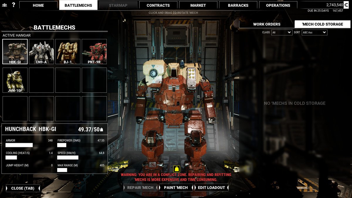 A squat ‘Mech with big shoulders stands in the repair bay of a Leopard dropship, awaiting orders, in MechWarrior 5: Mercenaries