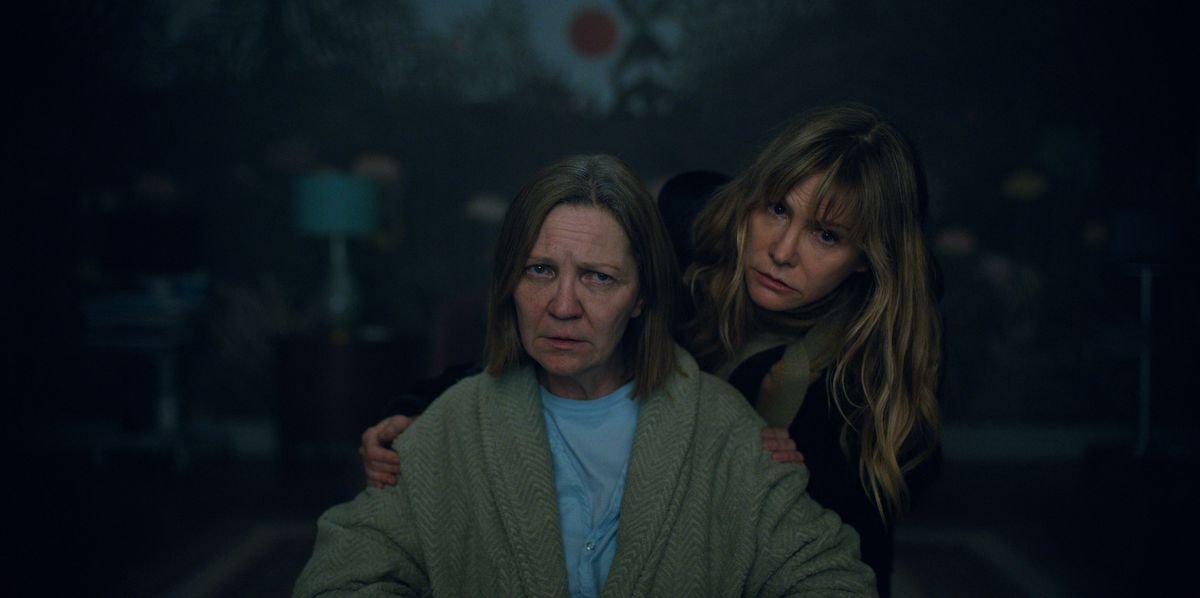 Joan Allen and Jennifer Jason Leigh as Julianne Moore’s sisters in Lisey’s Story