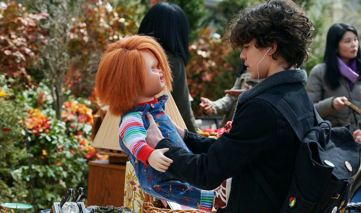 Zackary Arthur foolishly buys the Chucky doll at an outdoor sale, like someone who’s never seen Child’s Play or something