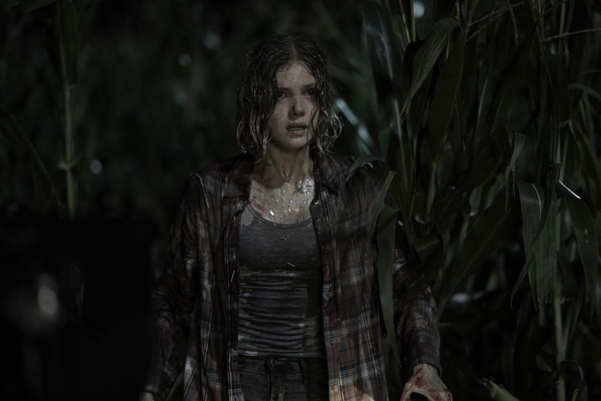 Teenage horror victim Boleyn Williams (Elena Kampouris) stands outside in a cornfield at night, grimy and soaking wet, in the 2023 Children of the Corn